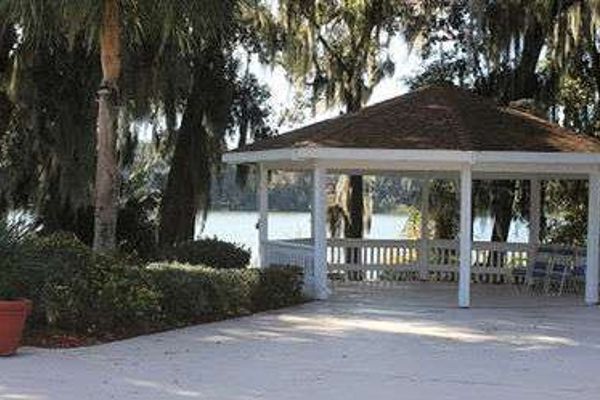 PARAMOUNT PLAZA HOTEL AND SUITES (Gainesville)